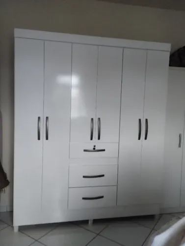 Guarda roupas de casal ,branco,pequeno