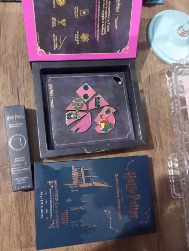Paleta Maquiagem Harry Potter Quem Disse, Berenice?+Delineador Dourado Expelliarmus+Pins!