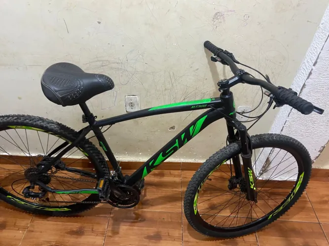 Vendo bicicleta aro 29 com freio hidráulico