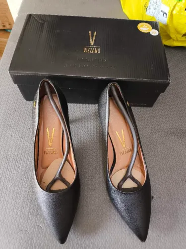 Sandália Vizzano e Scarpin 35 na caixa novo