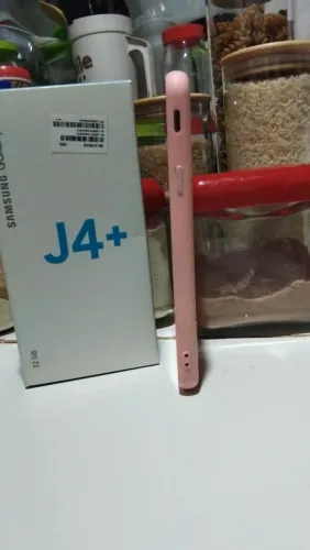 Estou vendendo esse celular J4, nunca precisou de manutenção continua original de fábrica