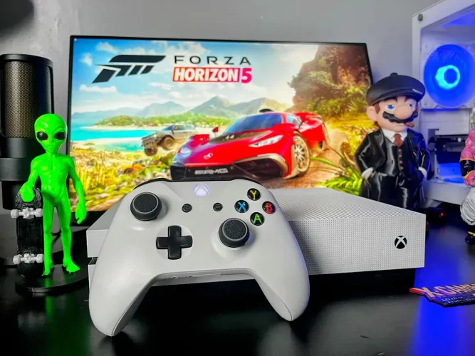 Console Xbox One S + Brinde