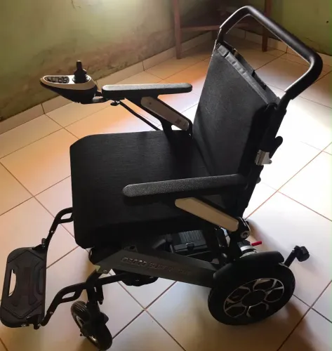 Cadeira de Rodas Motorizada Dellamed - Nova, Nunca Usada