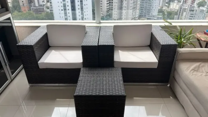 Par de Poltronas Fibra Sintética + Mesa de Centro - Estrutura Alumínio - Sion