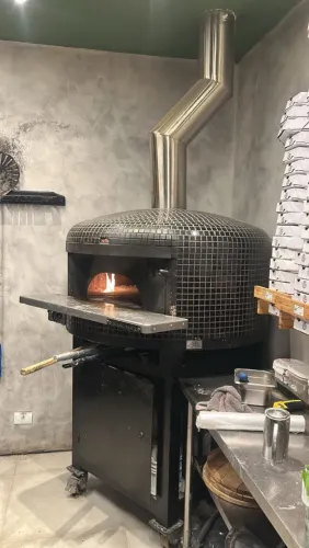 Forno santo, lenha e gás .