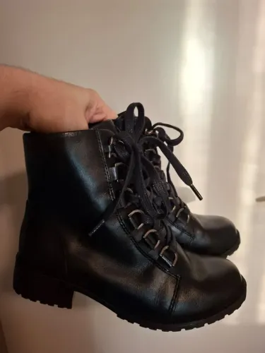 Bota coturno preta Constance cano baixo 34