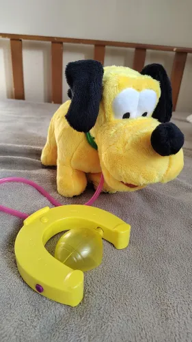 Brinquedo cachorro Pluto abana o rabo e balança as orelhas