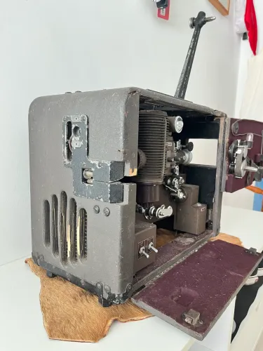 Projetor Bell and Howell 178 - para restauro