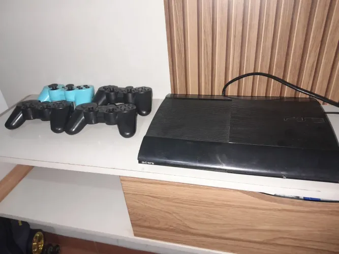 Ps3 desbloqueado com jogos e 4 controles