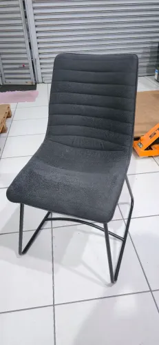 Cadeira Pra Mesa de Jantar Sala Recepção Estofada Aveludada Com Encosto Preta Marka Móveis