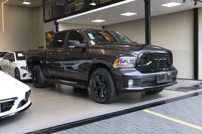 Ram Classic Laramie 5.7 V8 16V Gasolina 4X4 Aut. 2023