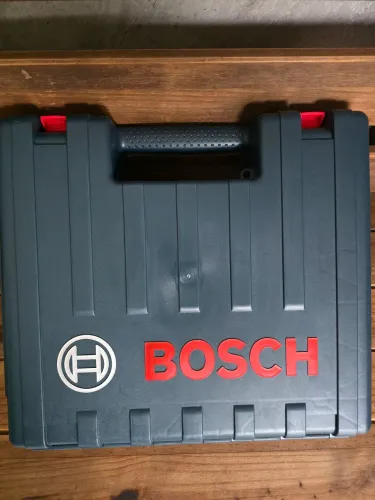 Maleta Bosch com Martelete Perfurador Rompedor GBH 2-24 D SDS Plus 820W 2,7J 220V