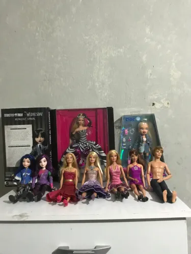 Troco bonecas barbie por ever after high !