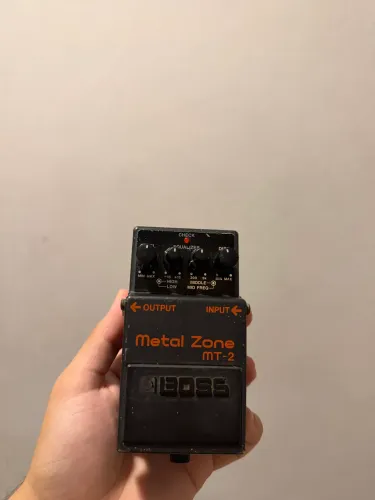Vendo pedal Boss Metal Zone MT-2