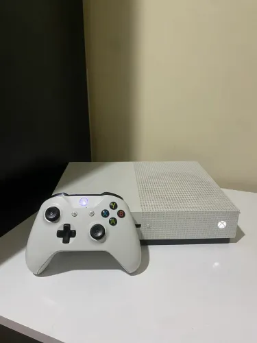 XBOX ONE S BRANCO + JOGO ORIGINAL