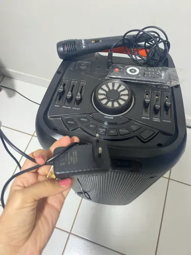 Caixa de som TRC 5590 amplificada