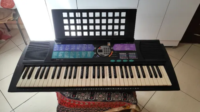 Teclado Yamaha PortaTone PSR-185 61 Teclas + Caixa Original