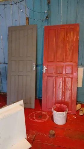 2 Porta de madeira maciça