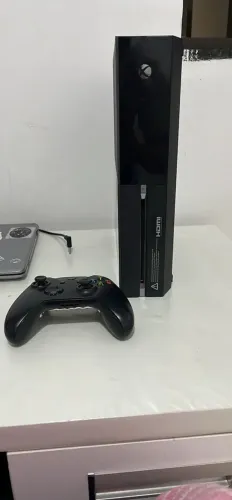 Video Game Xbox one 500GB com um controle