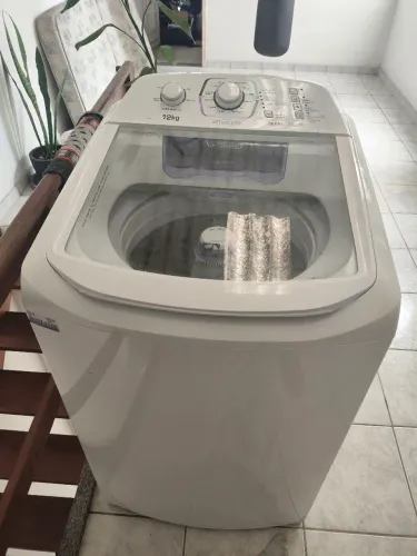 Máquina de lavar roupa Eletrolux 12kg