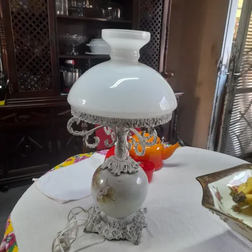Abajur antigo pintado a mão cúpula de opalina