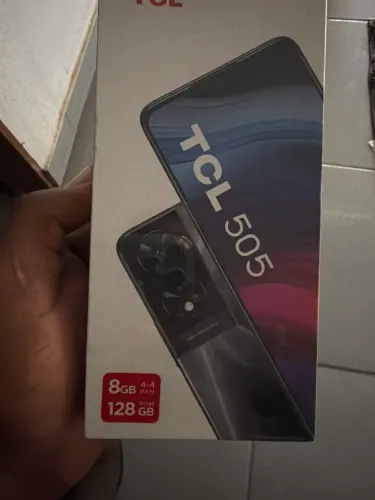 CELULAR TCL 505 8GB de RAM 128GB de ROM
