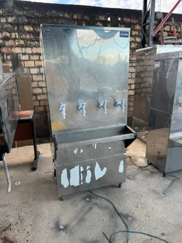 Bebedouro industrial 4 torneiras