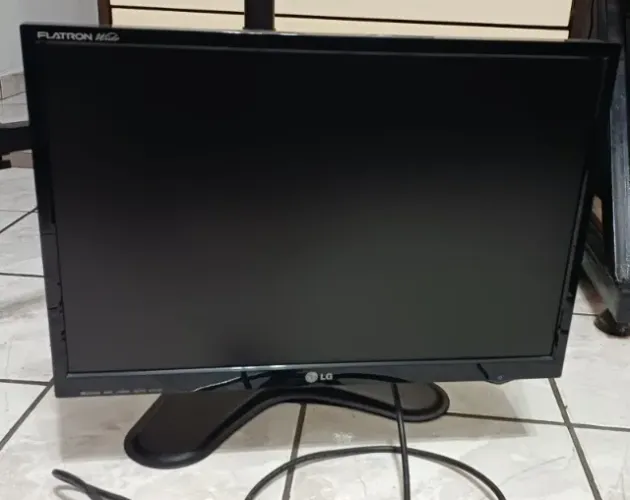 Monitor LG Flatron 22" + Suporte Articulado duplo (usado)