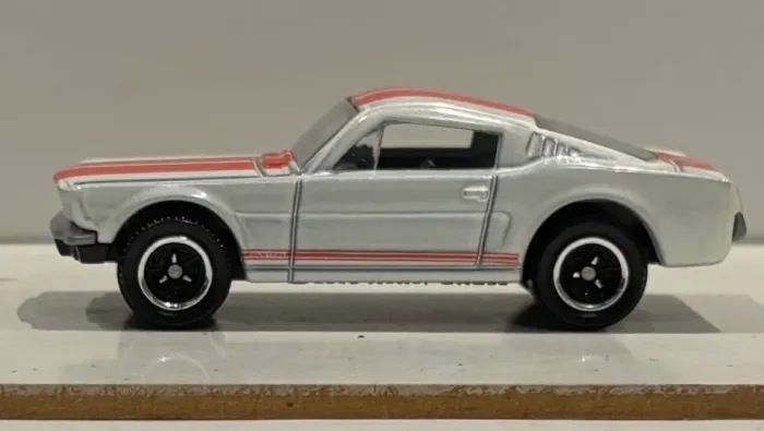 1:64 - MUSTANG GT - 1965 - matchbox