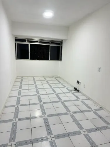 Alugo apartamento no condomínio Flamboyant