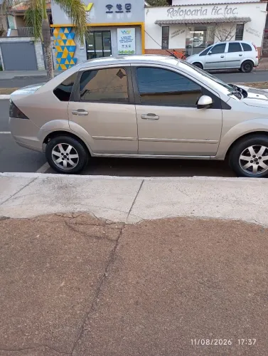 Ford Fiesta Sedan SE 1.6 8V Flex 4P 2014