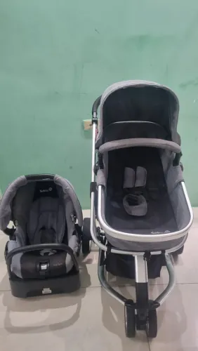 Carrinho de passeio moisés marca safety modelo mobi com bebê conforto + a base pra auto.