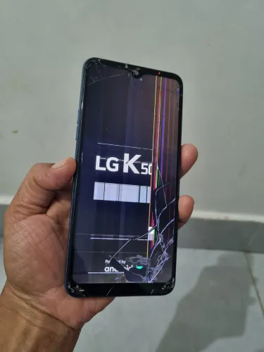 Celular funcionando com pequeno defeito 