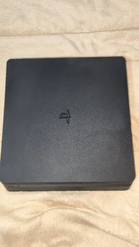 PS4 com 2 CONTROLES + 4 JOGOS MÍDIA FISICA (suporte de controle de brinde)