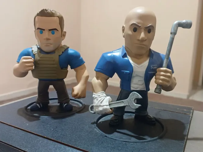 Bonecos de Metal Dominic Toretto e Brian - Coleção de Velosos e Furiosos. <br>