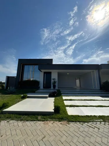 CASA À VENDA - CONDOMÍNIO DOS PÁSSAROS CABO FRIO - O Condomínio disponibiliza lazer e segu