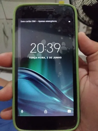 Vende-se um celular semi-novo Bem conservado 
