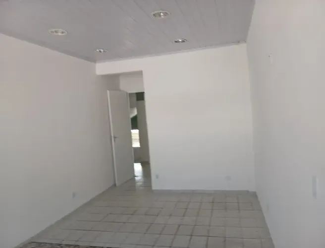 ALUGO-SALA COMERCIAL-CALÇADÃO CAXIAS/RJ.
