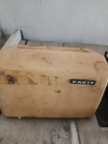 Vendo 3 máquinas para colecionador. Requer reparos e limpeza.
