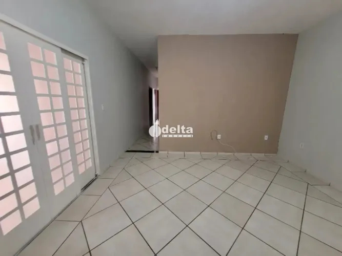Casa residencial com 3 quartos sendo 1 suíte disponível para locação no bairro Jardim Euro
