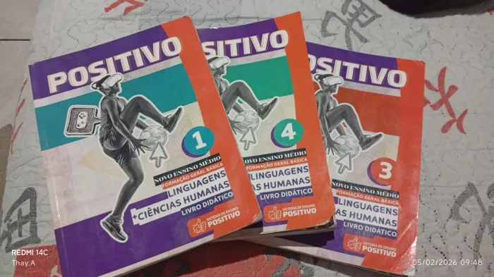 Livros do sistema Positivo 1° e 2° ano do Ensino Médio