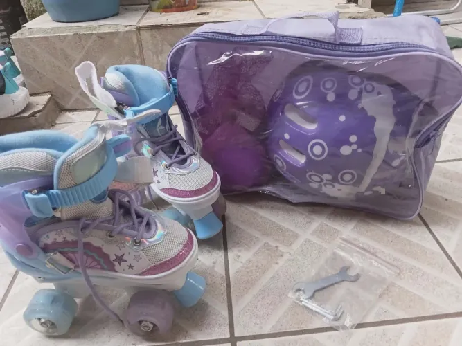 Vende se patins para menina