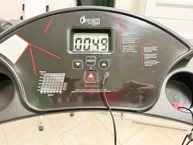 Esteira Dream Fitness elétrica em ótimo estado 