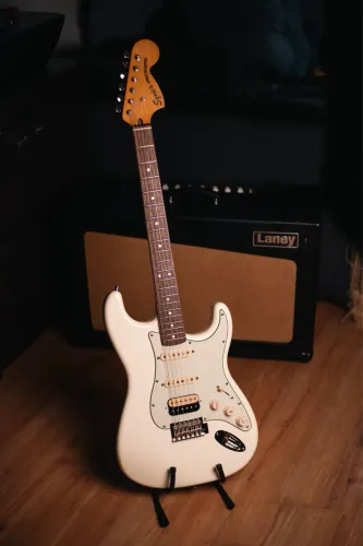 Guitarra fender Squier Classic vibe 70s olímpic white 