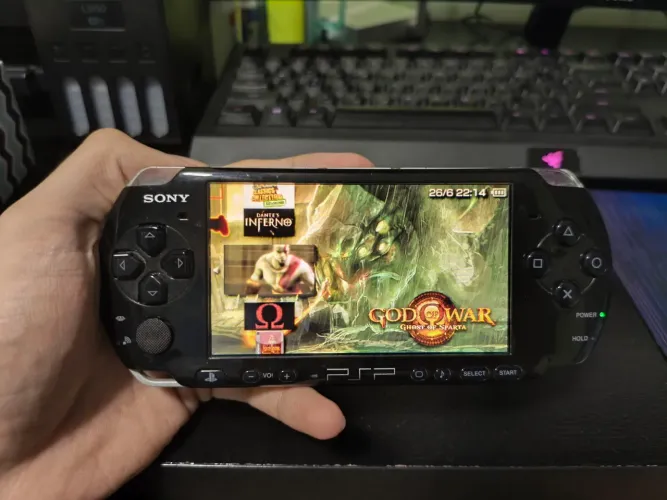 PSP 3000 com bateria original e com desbloqueio