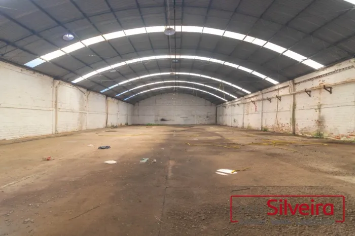 PAVILHÃO COM 1000M² NO ANCHIETA