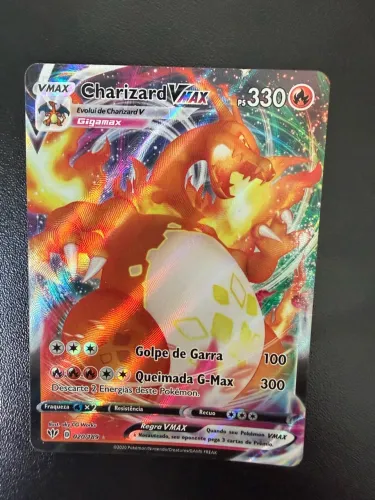 Carta Pokémon do Charizard VMAX