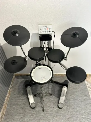 BATERIA ELETRÔNICA ROLAND HD-1 - SEMINOVA
