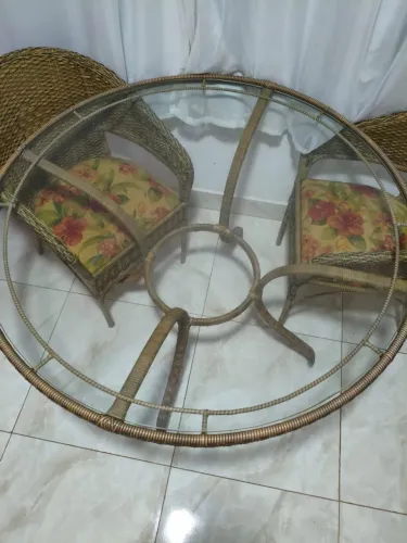 Vende-se mesa de vidro com 4 cadeiras