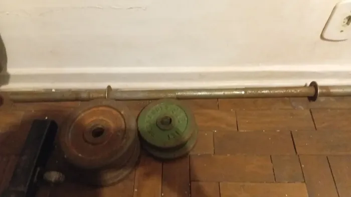 Barra + anilhas 20kilos